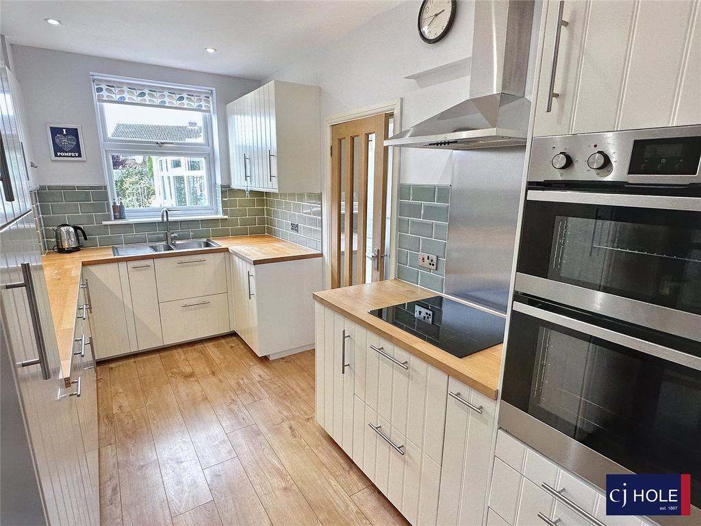 Green Lane, Hucclecote, Gloucester, GL3 3 bed detached house for sale