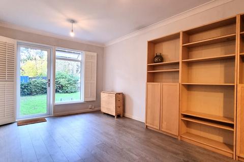 1 bedroom flat for sale - Sadlers Court, Ferris Road, London, SE22
