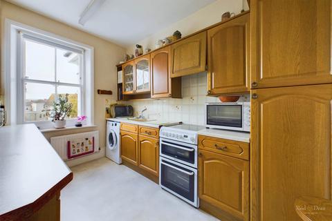 2 bedroom flat for sale, Devonshire Place, Eastbourne