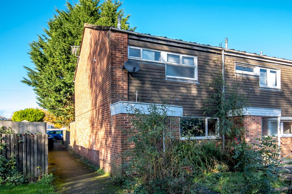 Tweed Close, Daventry, NN11 3 bed terraced house for sale £180,000