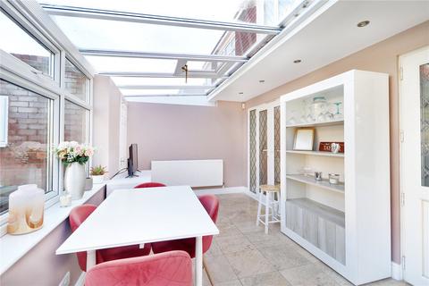 104 Flowerhill Way, Istead Rise, Gravesend, DA13 9DW