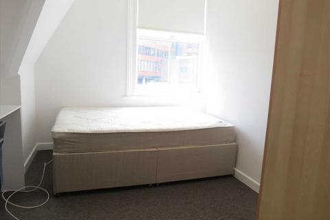 3 bedroom apartment to rent, Holdenhurst Road, Bournemouth, Bournemouth