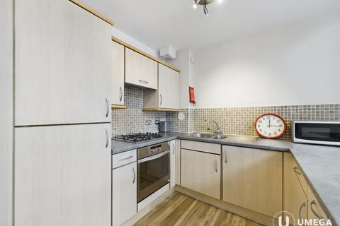 2 bedroom flat to rent, Albion Gardens, Easter Road, Edinburgh, EH7