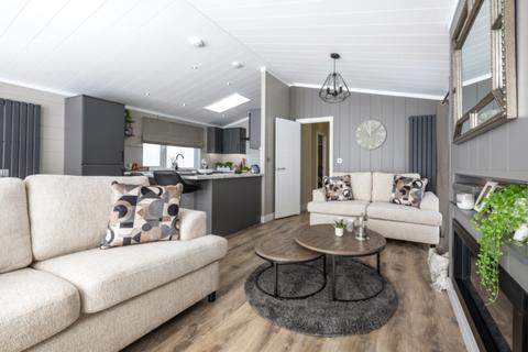 2 bedroom lodge for sale, Omar Kingfisher at Tanner Farm Park, Tanner Farm, Goudhurst Road TN12