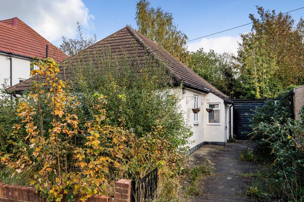 Minster Road, Bromley 3 bed bungalow for sale £500,000