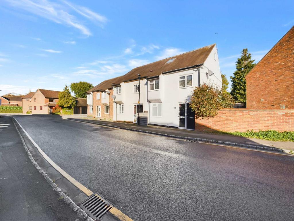 Jasmine Crescent, Princes Risborough... 3 bed end of terrace house for sale £400,000