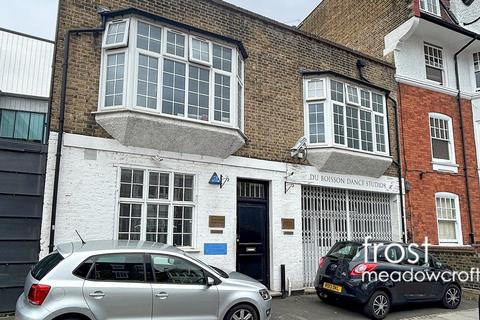 Office to rent, Shepherd's Bush W12