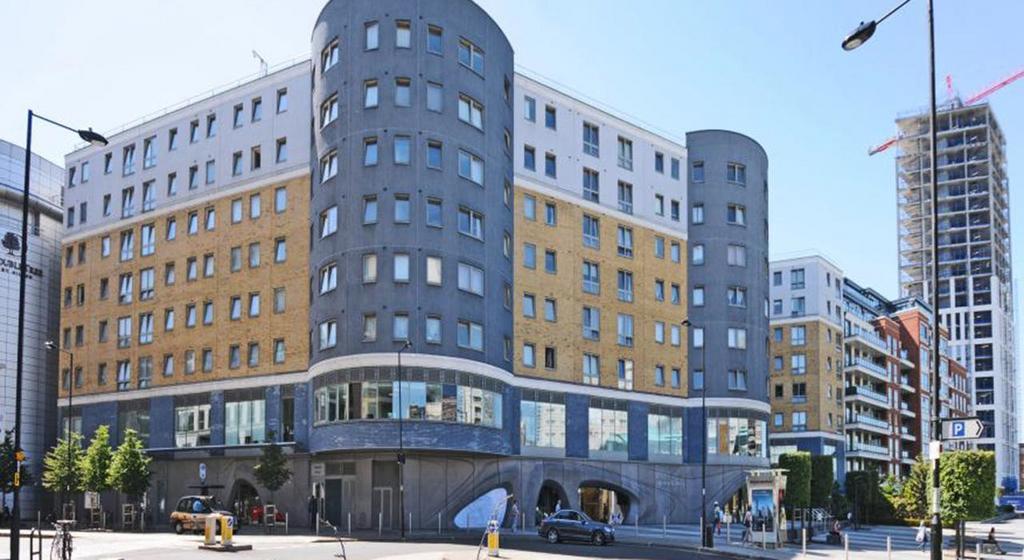 Imperial Wharf, London SW6 Office to rent £1,811 pcm (£418 pw)