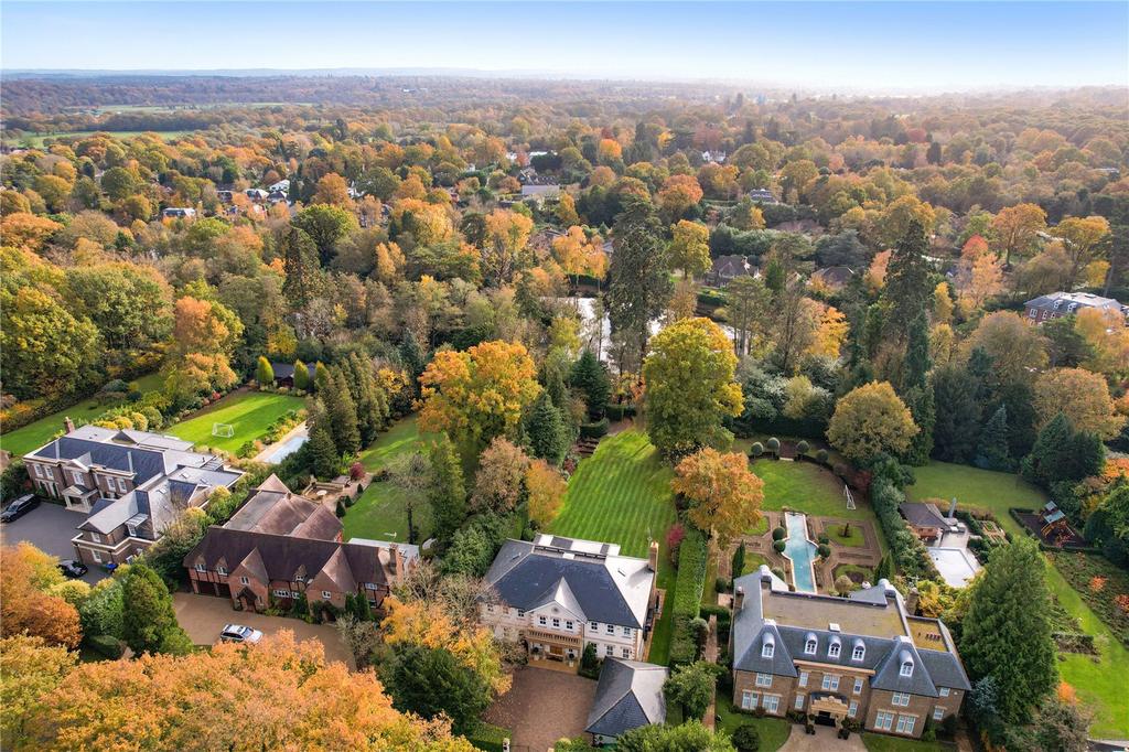 Broadwater Road South, Burwood Park, WaltonOnThames, KT12 6 bed