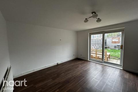 3 bedroom terraced house to rent, Ripon Road, Stevenage