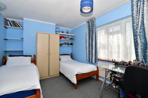 38 Richmond Road, Coulsdon, CR5 2PJ