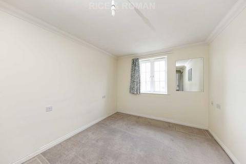 2 bedroom retirement property for sale, Pope`s Avenue, Twickenham TW2