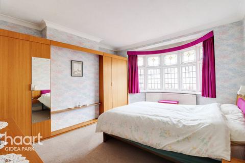 28 The Chase, Romford, RM1 4BE