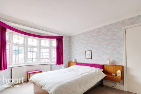 28 The Chase, Romford, RM1 4BE