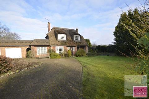 4 bedroom detached house to rent, Station Road, Norwich NR13