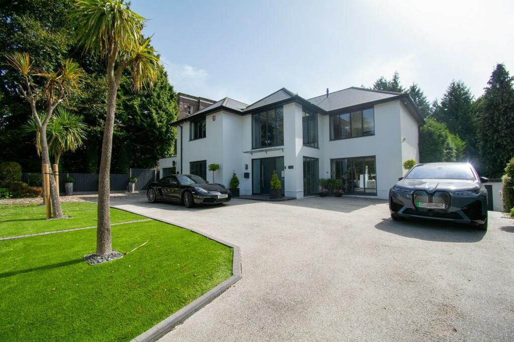 Elgin Road, Bournemouth BH4 4 bed detached house £3,000 pcm (£692 pw)