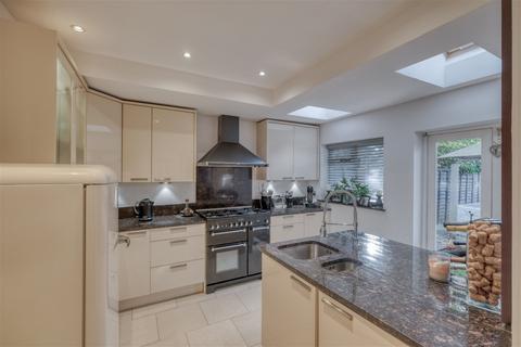 43 Hallow Road, Worcester, WR2 6BX