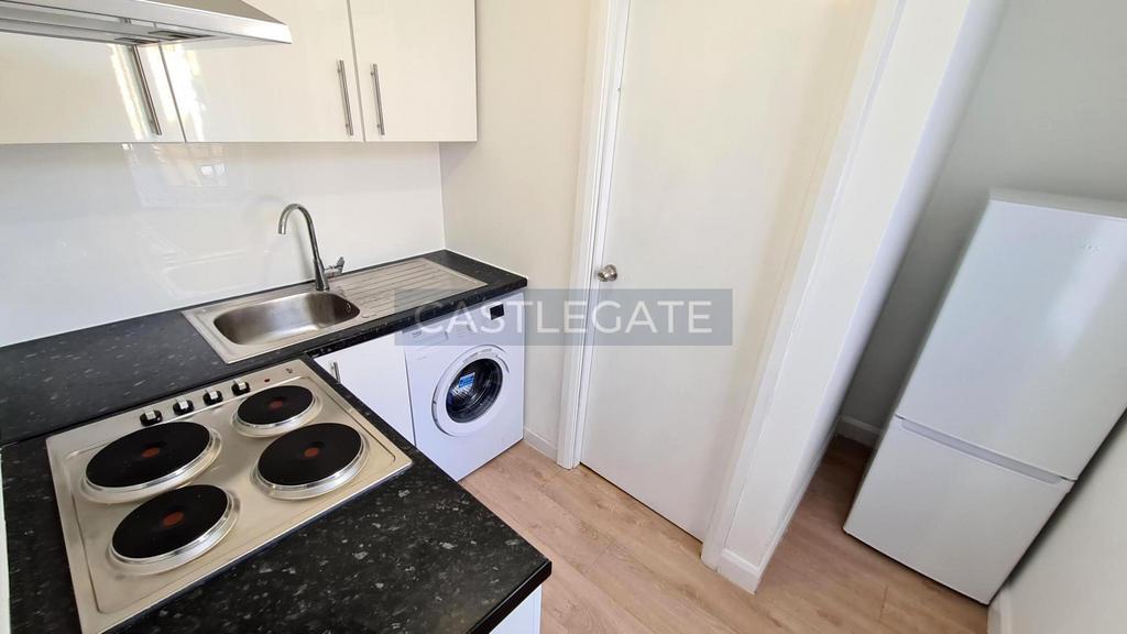 Flat 1, 33 Blacker Road, Huddersfield, HD1 5 HU (10