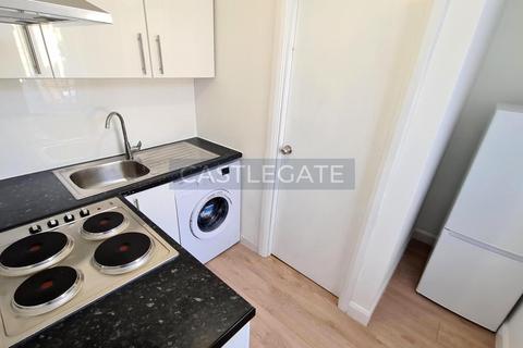 Blacker Road, Huddersfield, HD1 2HU