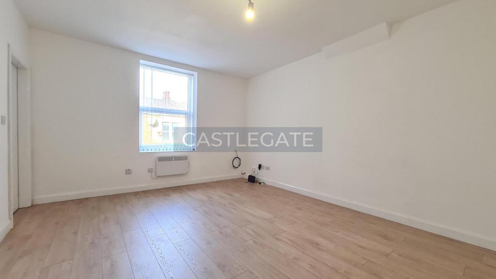 Flat 1, 33 Blacker Road, Huddersfield, HD1 5 HU (5)