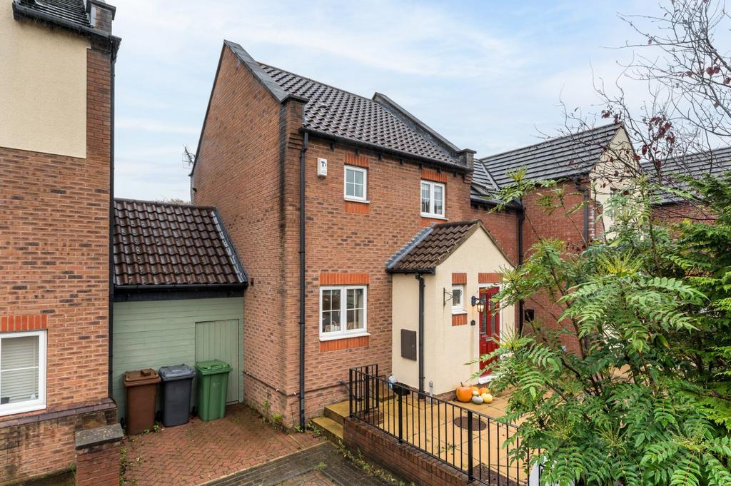 Bramble Court, Pool in Wharfedale, Otley, West Yorkshire, LS21 2 bed house for sale £300,000