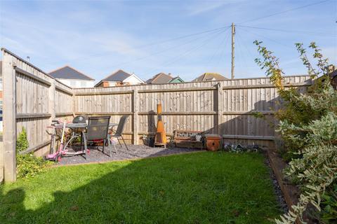 2 bedroom ground floor flat for sale - Avon Road West, Christchurch BH23