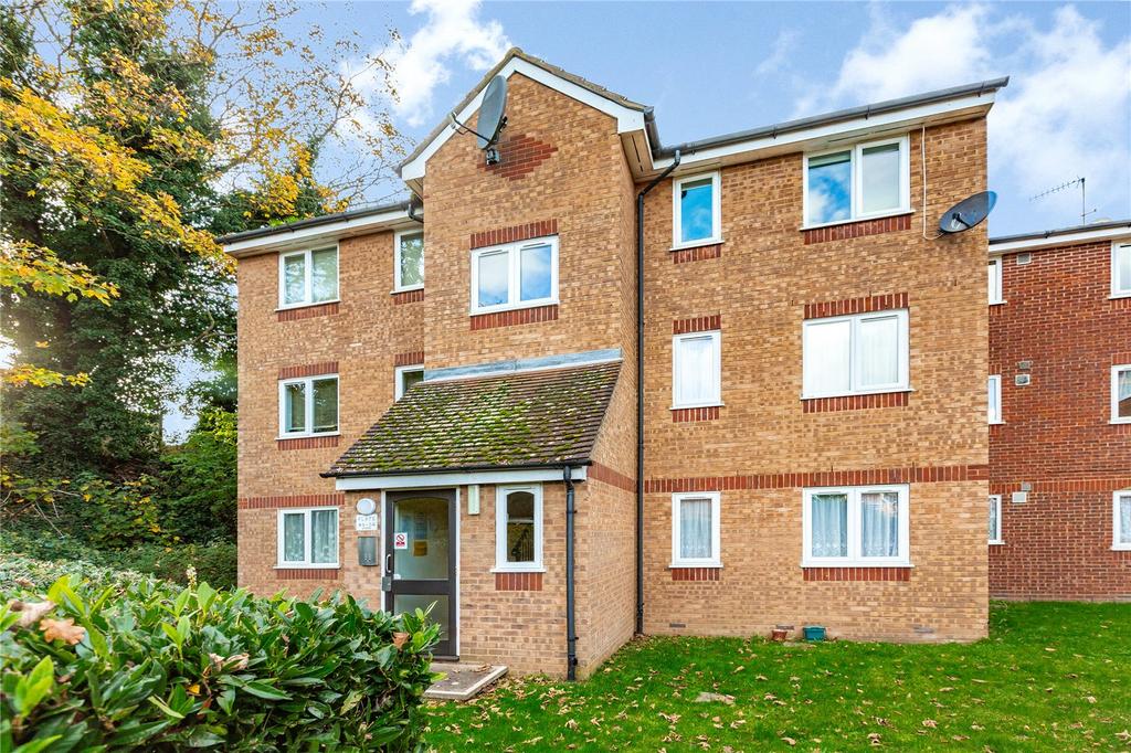 Latimer Drive, Hornchurch, RM12 1 bed apartment for sale £220,000