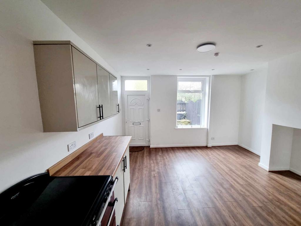 Wakefield Road, Bradford, BD4 2 bed terraced house for sale £120,000