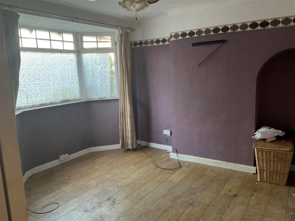 Thurso Close, Harold Wood, Essex 5 bed end of terrace house £495,000