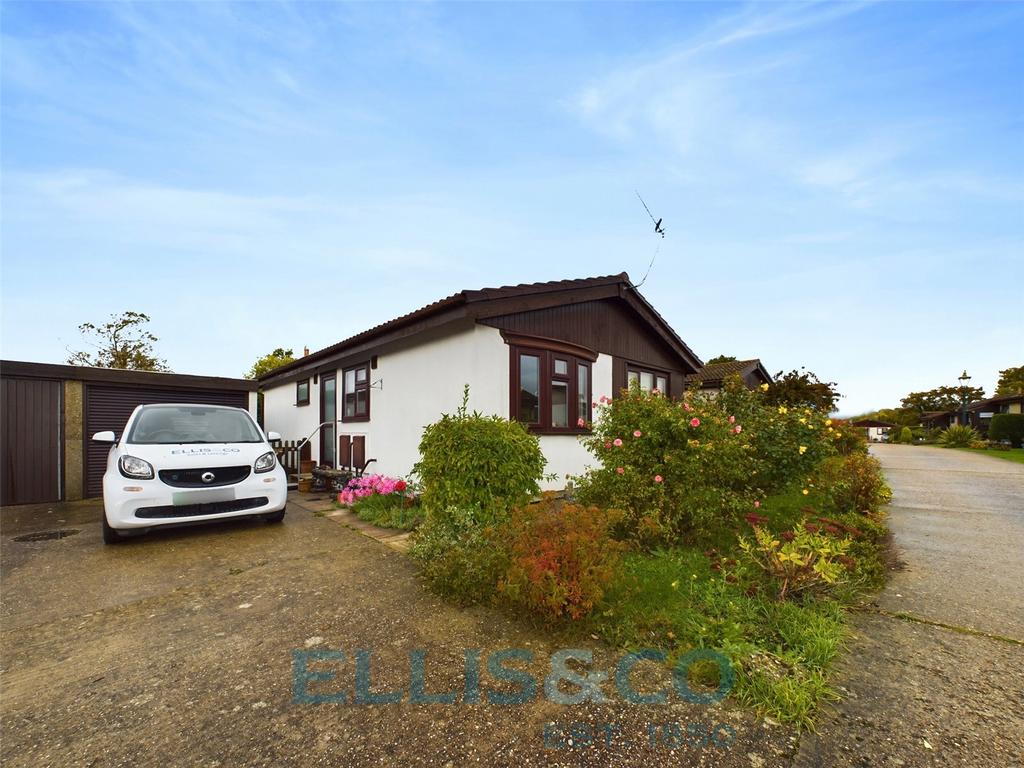 Bourne Park, Golden Green, Tonbridge, Kent, TN11 2 bed bungalow for