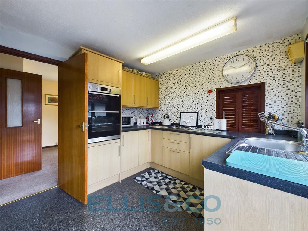 Bourne Park, Golden Green, Tonbridge, Kent, TN11 2 bed bungalow for