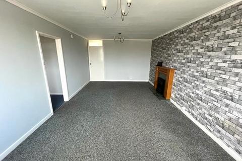 2 bedroom flat to rent, High Street, Waltham, DN37