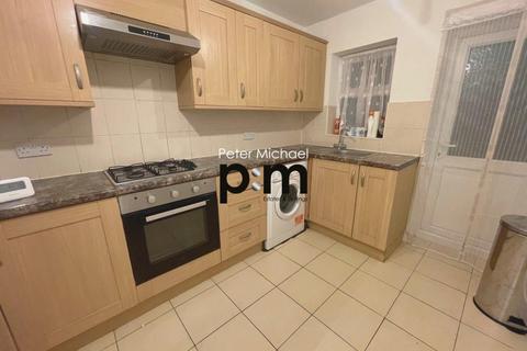 3 bedroom terraced house to rent, Sandyhill Road, London