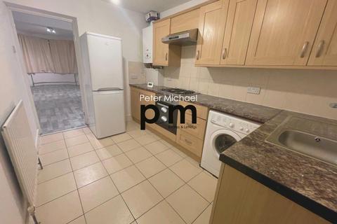 3 bedroom terraced house to rent, Sandyhill Road, London