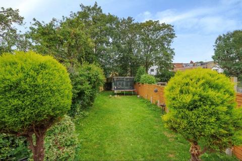 2 bedroom end of terrace house for sale - 67 Hilliard Road, Northwood, Middlesex, HA6 1SJ
