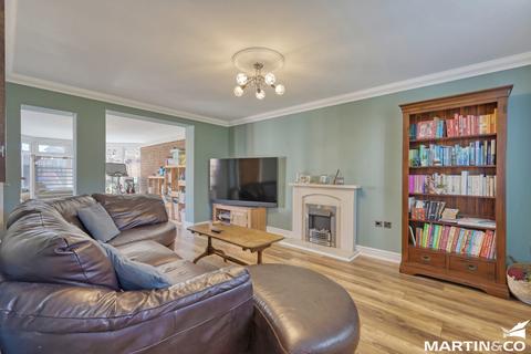 14 Cowdrie Way, Springfield, Chelmsford, CM2 6GL