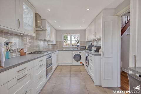 14 Cowdrie Way, Springfield, Chelmsford, CM2 6GL