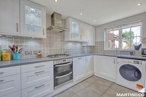 14 Cowdrie Way, Springfield, Chelmsford, CM2 6GL