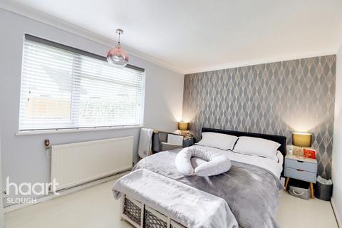 48 Maryside, Slough, SL3 7ET