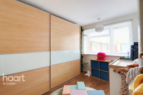 48 Maryside, Slough, SL3 7ET