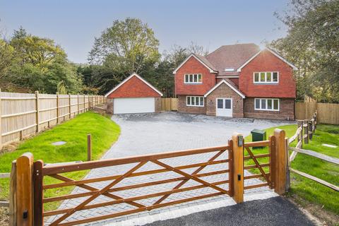 5 bedroom detached house for sale - Walnut House, Crowborough