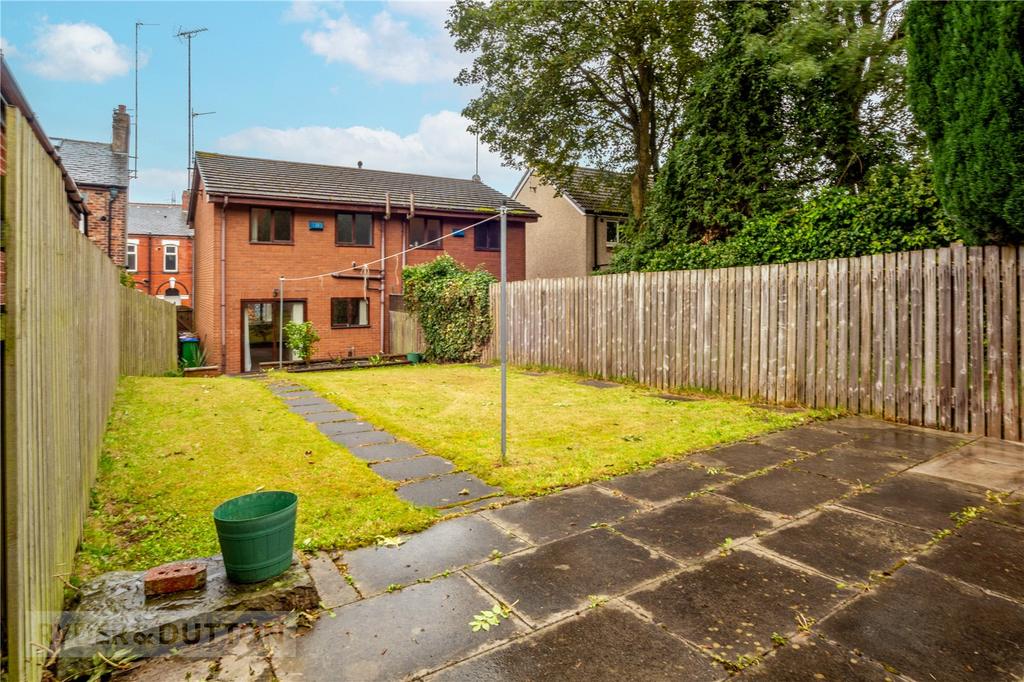 Foxall Street, Rhodes, Middleton, Manchester, M24 3 bed semidetached house for sale £160,000