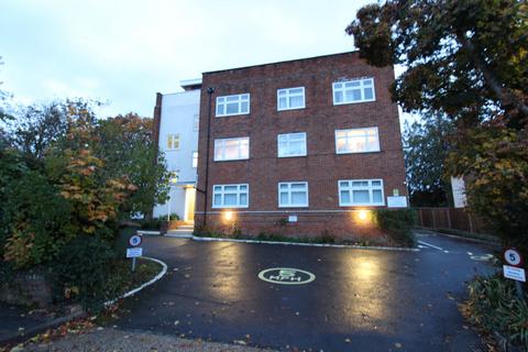 3 bedroom ground floor flat to rent, Bassett Avenue