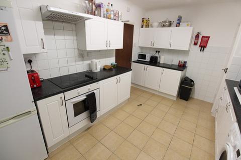 3 bedroom ground floor flat to rent, Bassett Avenue