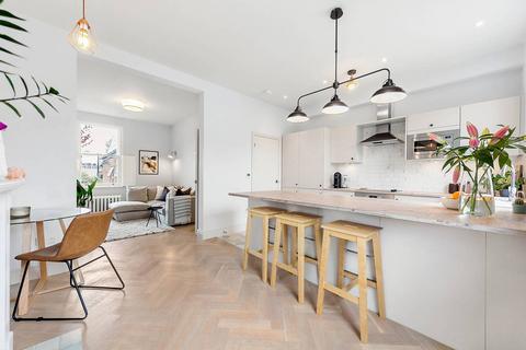 3 bedroom terraced house to rent - Chaldon Road, Fulham, London, SW6