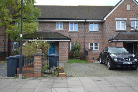 2 bedroom terraced house for sale, Dormers Rise, Southall
