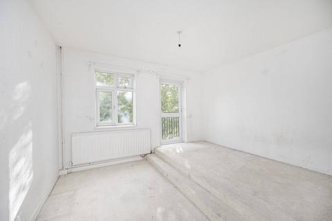 2 bedroom flat for sale, Lilian Close, Stoke Newington, London, N16