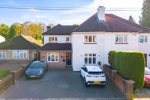 222 Farleigh Road, Warlingham, CR6 9EE