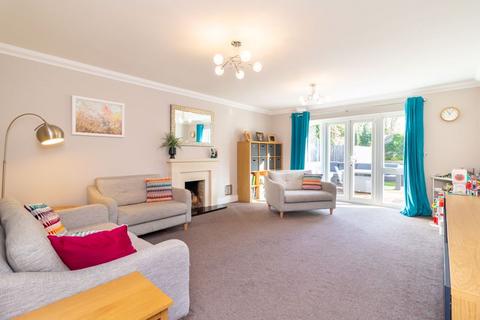 222 Farleigh Road, Warlingham, CR6 9EE