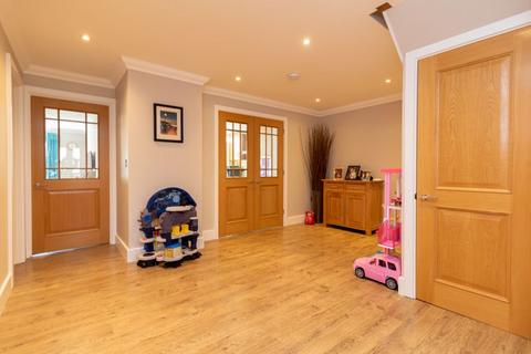 222 Farleigh Road, Warlingham, CR6 9EE